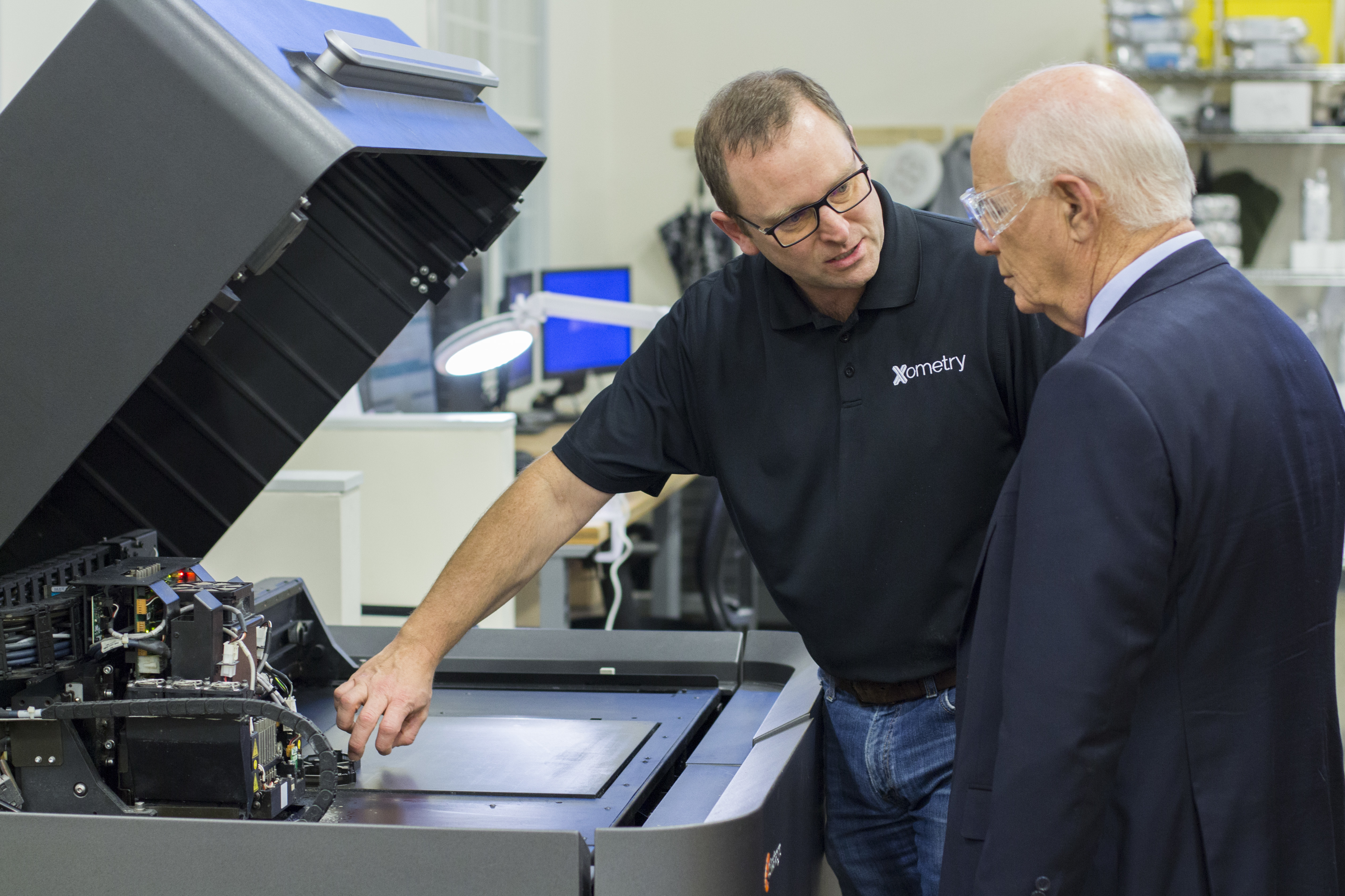 Senator Ben Cardin viewing a 3D Printing machine in the Xometry Gaithersburg Maryland additive manufacturing facility. Senator Ben Cardin viewing a 3D Printing machine in the Xometry Gaithersburg Maryland additive manufacturing facility.