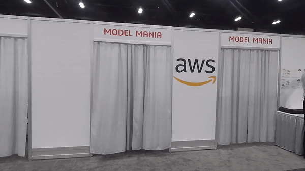 Hunter in the ModelMania booth! Hunter in the ModelMania booth!